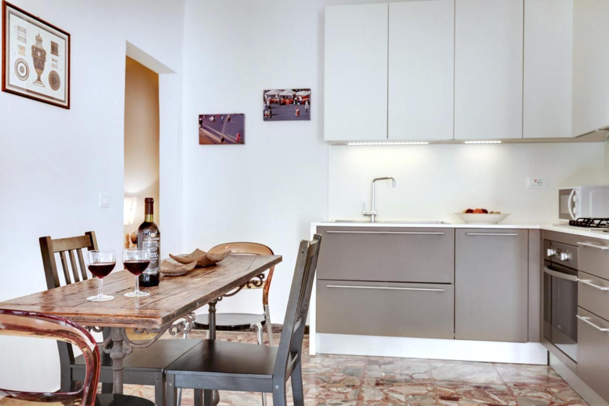 Ca Silvia Saint's Square Apartment