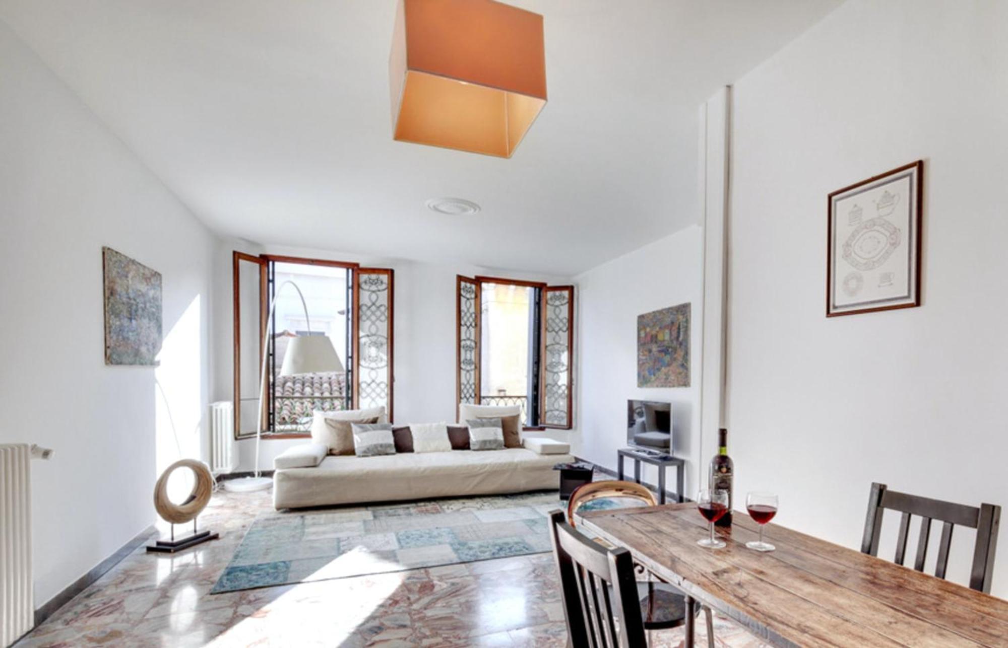 Ca Silvia Saint's Square Apartment *
